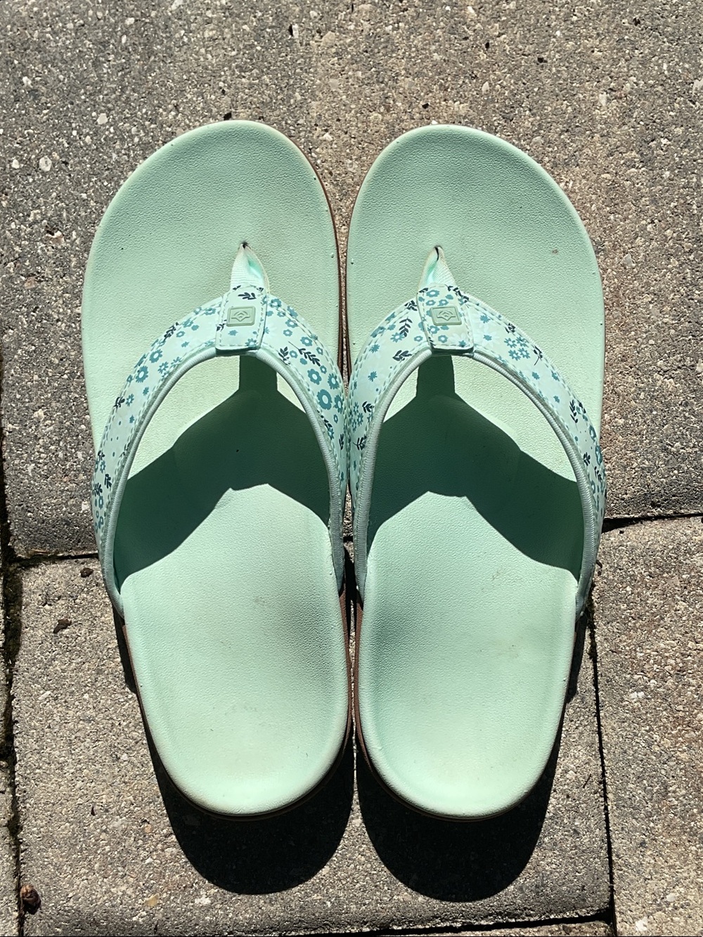 REVITALIGN Mint Green Floral Thong Sandals